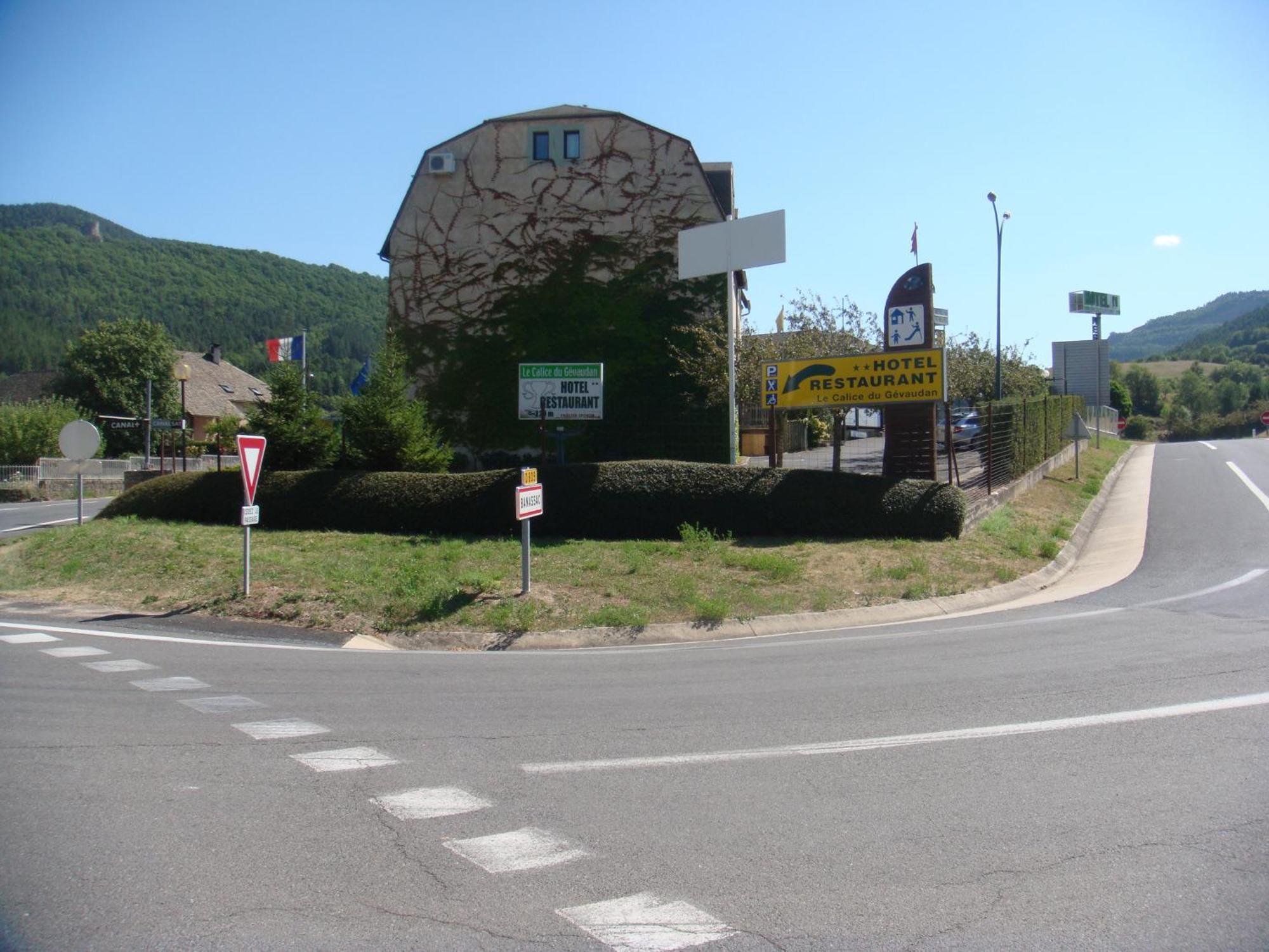 Hotel-Restaurant Le Calice Du Gevaudan - A75 Banassac Kültér fotó