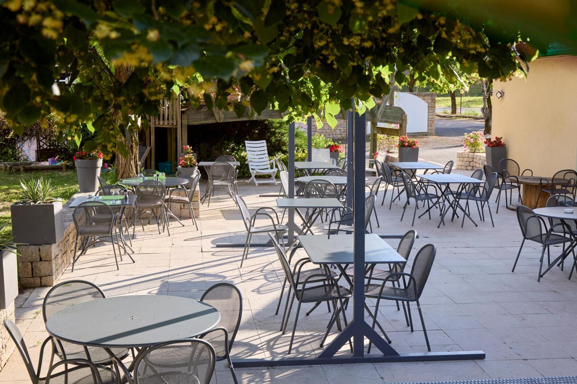 Hotel-Restaurant Le Calice Du Gevaudan - A75 Banassac Kültér fotó