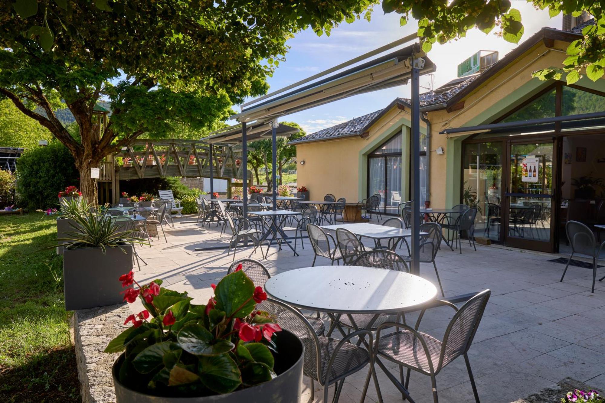 Hotel-Restaurant Le Calice Du Gevaudan - A75 Banassac Kültér fotó