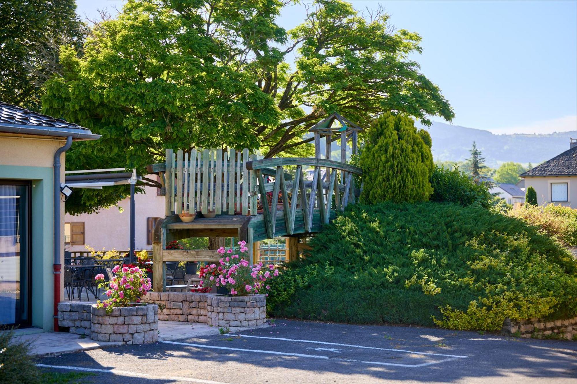 Hotel-Restaurant Le Calice Du Gevaudan - A75 Banassac Kültér fotó