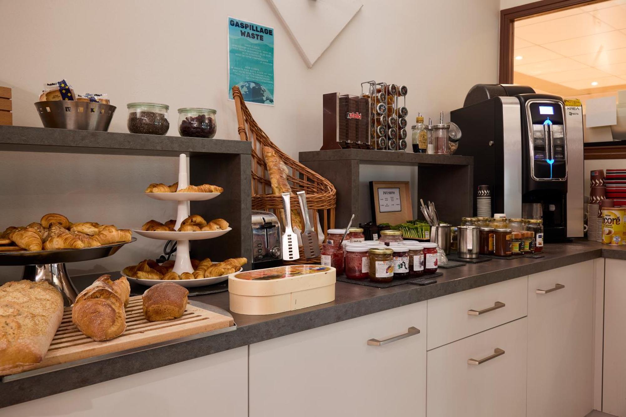 Hotel-Restaurant Le Calice Du Gevaudan - A75 Banassac Kültér fotó