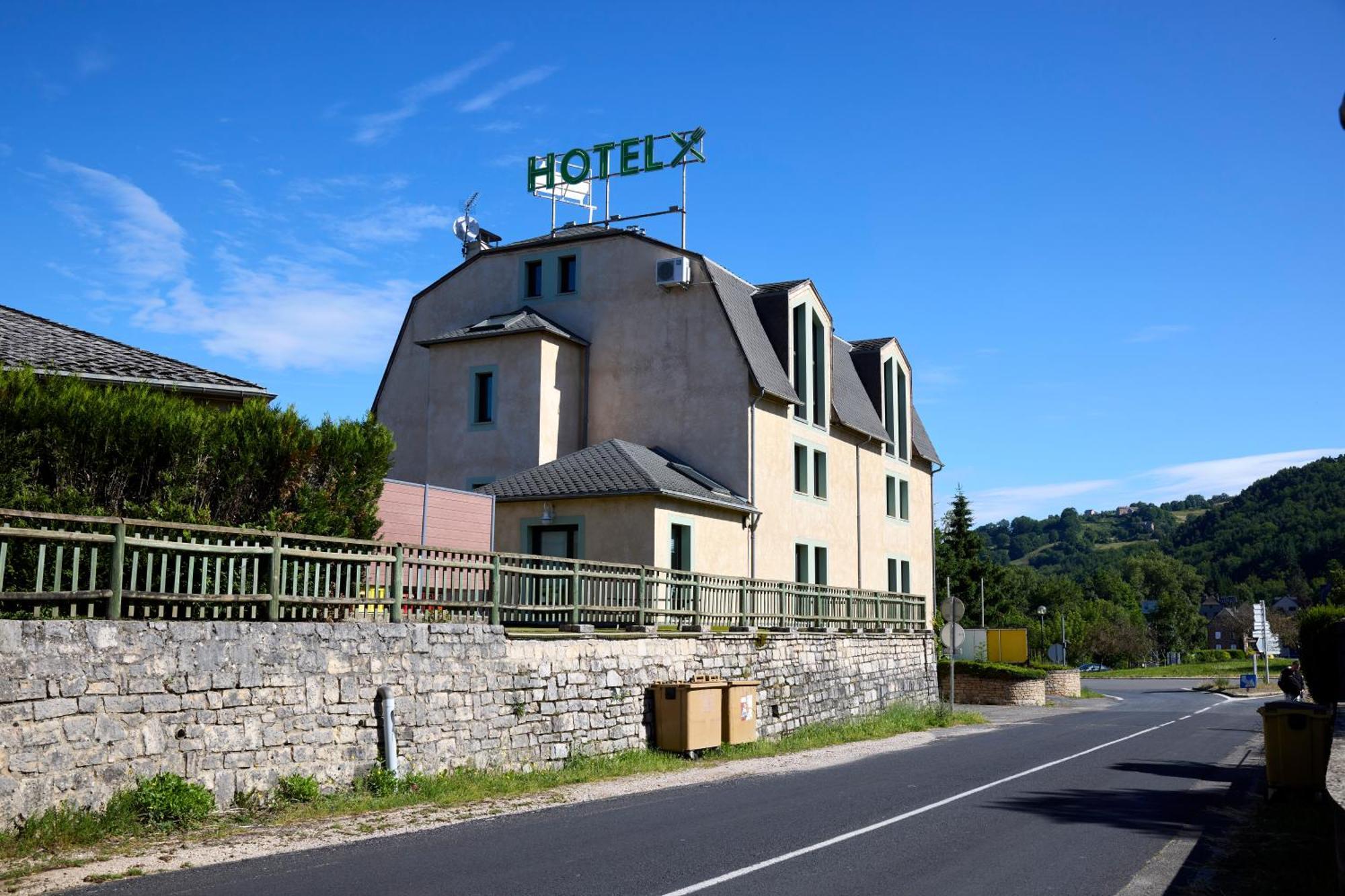 Hotel-Restaurant Le Calice Du Gevaudan - A75 Banassac Kültér fotó