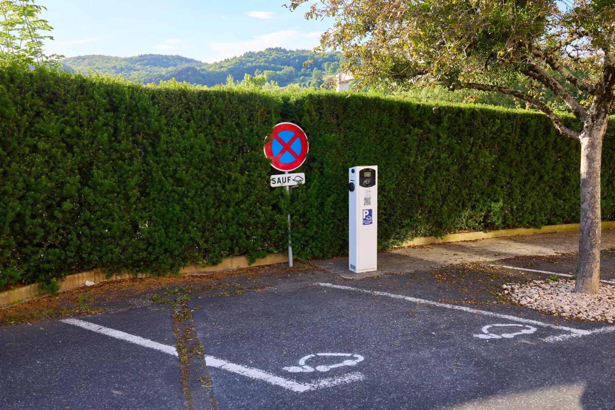 Hotel-Restaurant Le Calice Du Gevaudan - A75 Banassac Kültér fotó