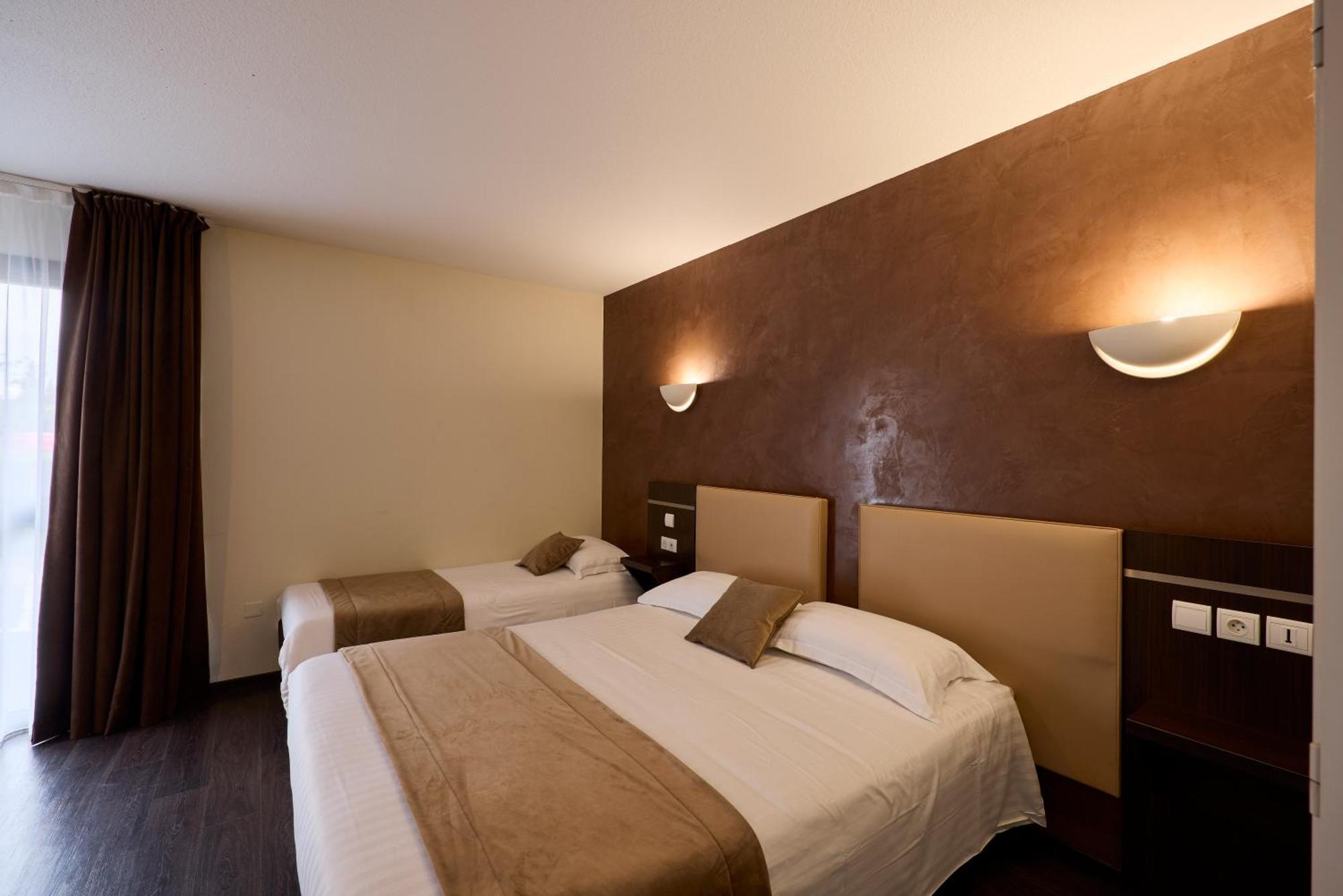 Hotel-Restaurant Le Calice Du Gevaudan - A75 Banassac Kültér fotó