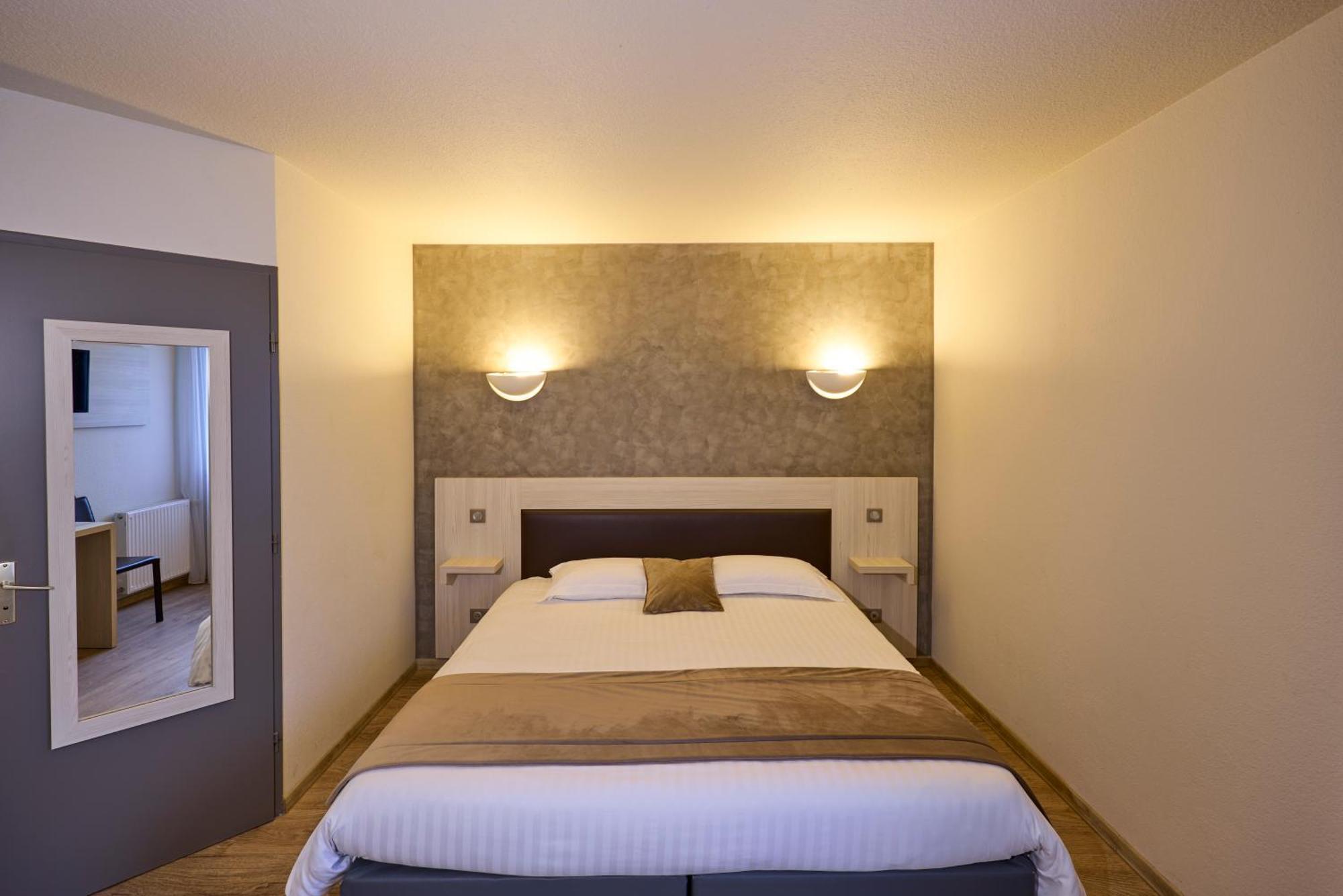 Hotel-Restaurant Le Calice Du Gevaudan - A75 Banassac Kültér fotó