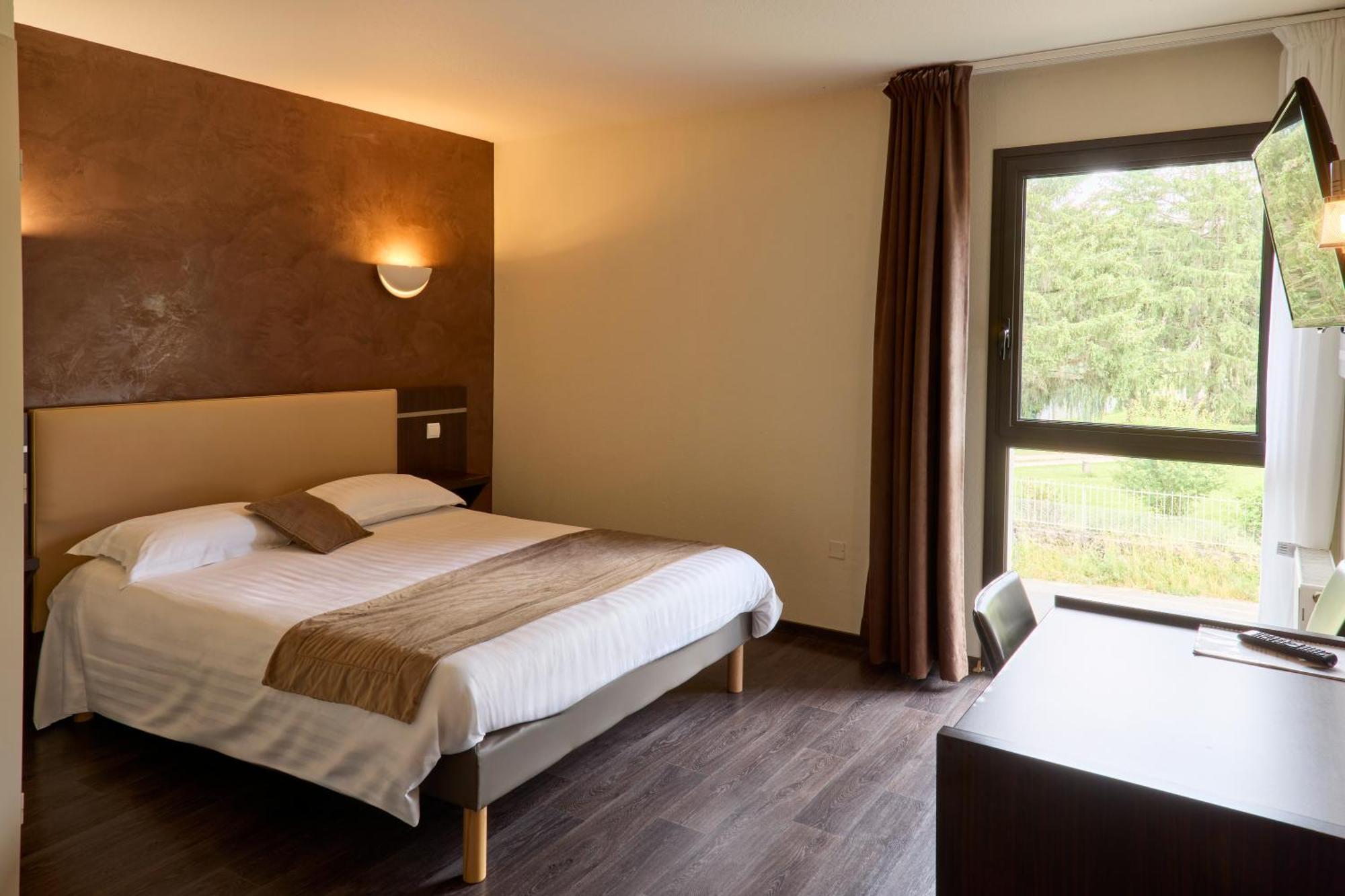Hotel-Restaurant Le Calice Du Gevaudan - A75 Banassac Kültér fotó