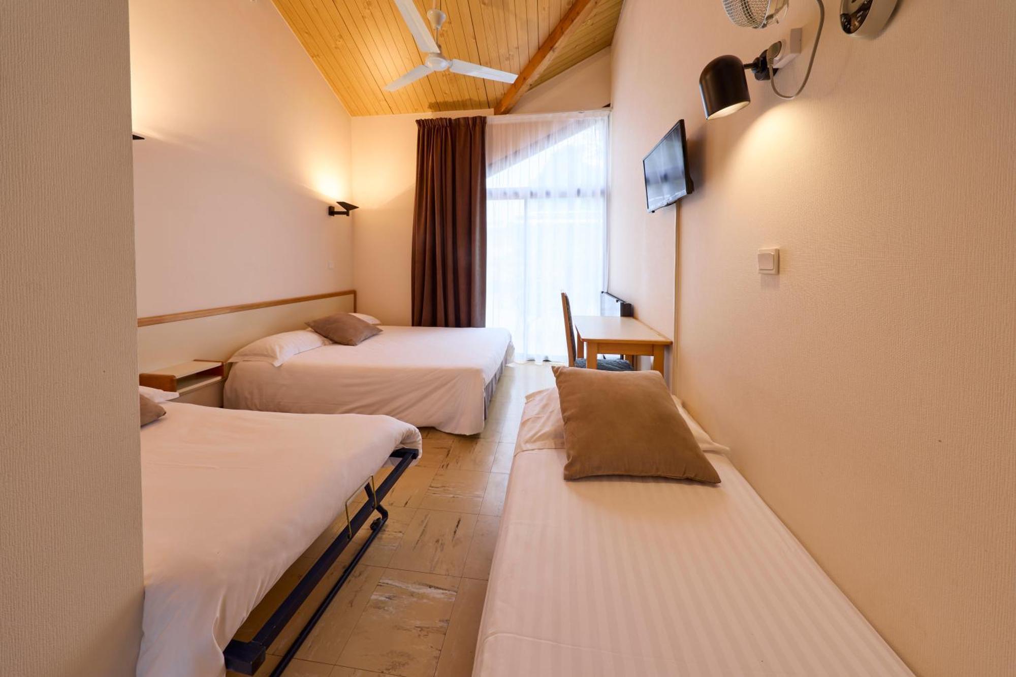 Hotel-Restaurant Le Calice Du Gevaudan - A75 Banassac Kültér fotó